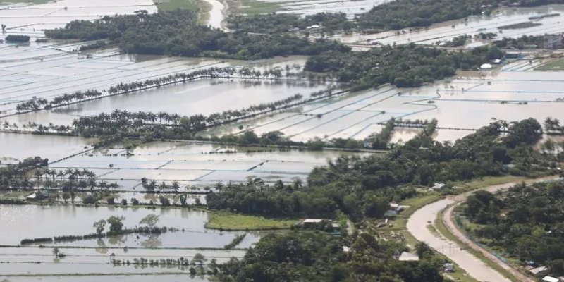 ঘূর্ণিঝড় ‘সিত্রাং’ পরবর্তী অবস্থা দেখে ব্যবস্থা নিতে পরিস্থিতি পর্যবেক্ষণ করেছে বিমান বাহিনীর দুটি হেলিকপ্টার
